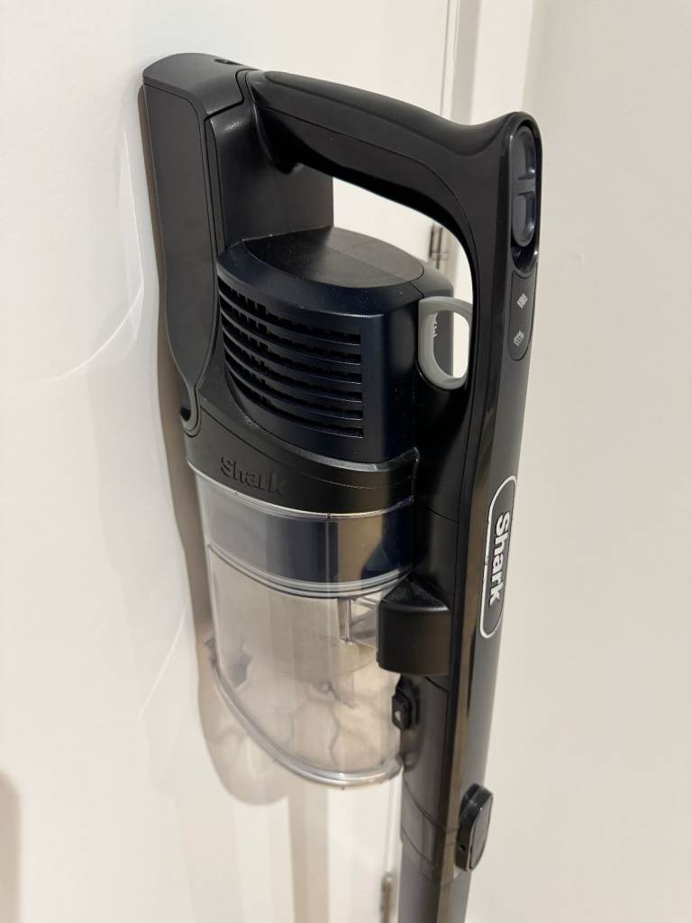 Shark Cordless Stick Vacuum Cleaner [IZ103UKGB]Anti Hair Wrap, Single Battery, Dark Blue