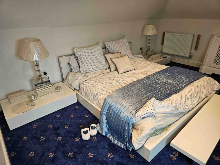Super King Luxury Bedroom Set , BoConcept Mattress + 2 Bedside Bench + 2 Lamps