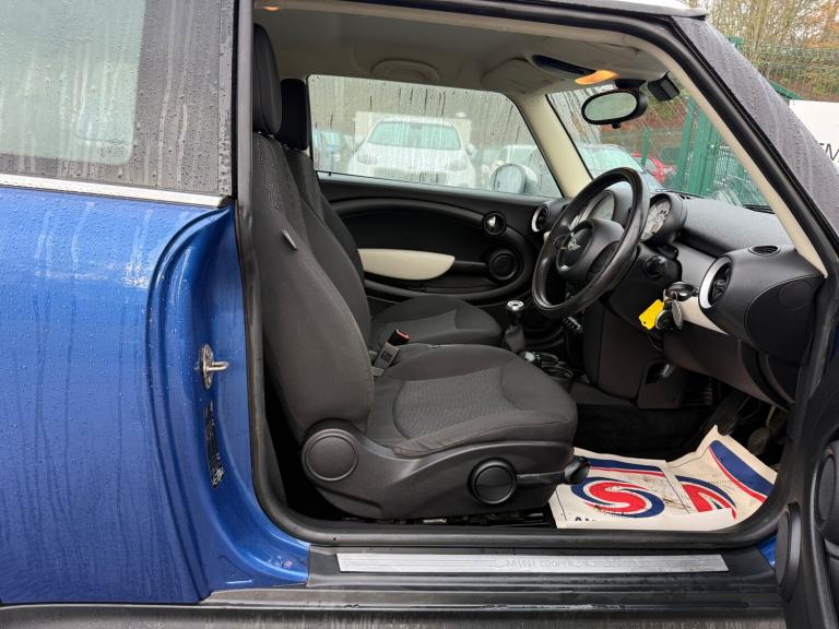 2013 MINI Hatch 1.6 Cooper 3dr HATCHBACK Petrol Manual