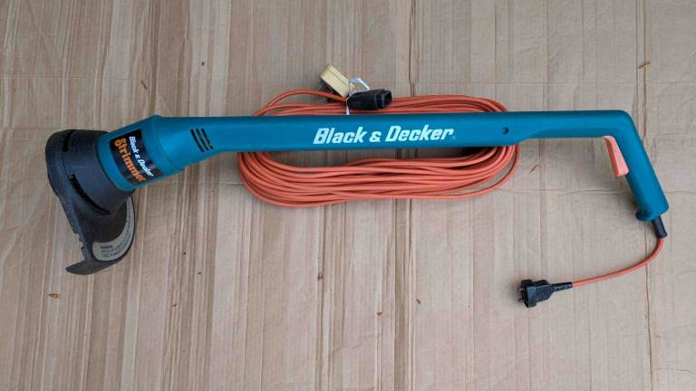 Black & Decker corded grass strimmer 