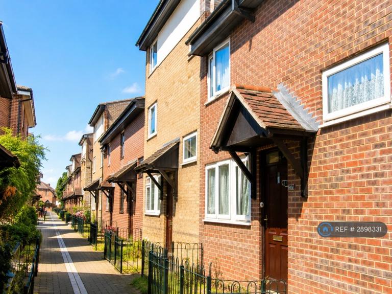 5 bedroom house in Tiptree Crescent, Ilford, IG5 (5 bed) (#2898331)