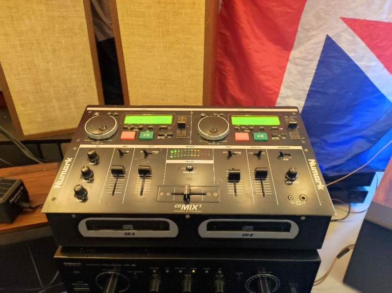 NUMARK CD MIX - DUAL TWIN CD PLAYER WITH BUILT IN MIXER !! CD CDJ DECKS DJ