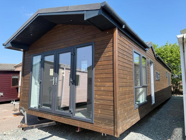 2021 OAKGROVE OAKDALE 42X14 • BS3632 • TIMBER LODGE • £45,995