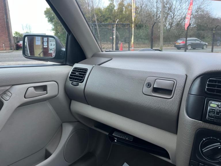 1997 Volkswagen Golf 1.6 GL 5dr [100bhp] HATCHBACK Petrol Manual