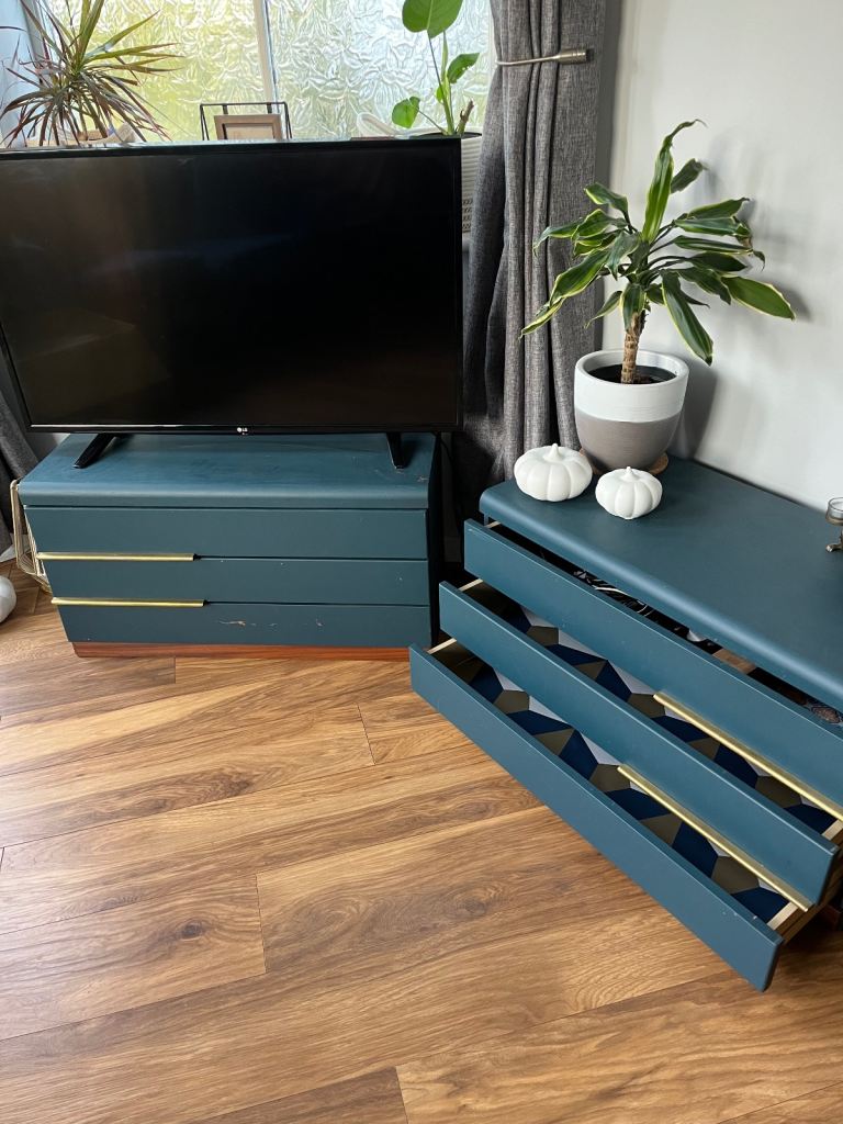 2 X side board/TV stand cabinets 