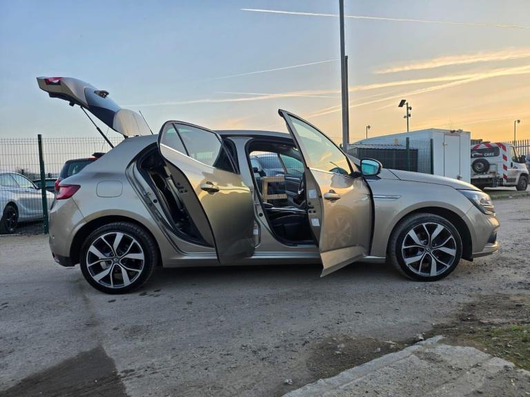 2016 Renault Megane 1.5 dCi Dynamique S Nav EDC Euro 6 5dr Hatchback Diesel Automatic