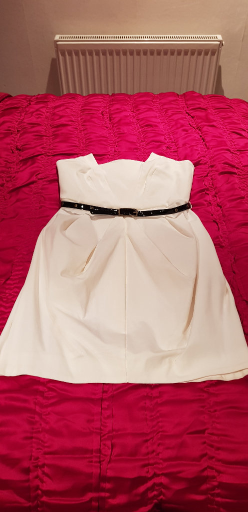 NEW WITH TAGS - RIVER ISLAND CREAM STRAPLESS DRESS WITH TULIP SKIRT. UK SIZE 12. (RRP: £44.99)