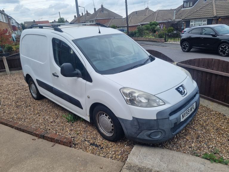 Semi camper/ commercial van no Mot needs rear spring so should be collected via transporter 