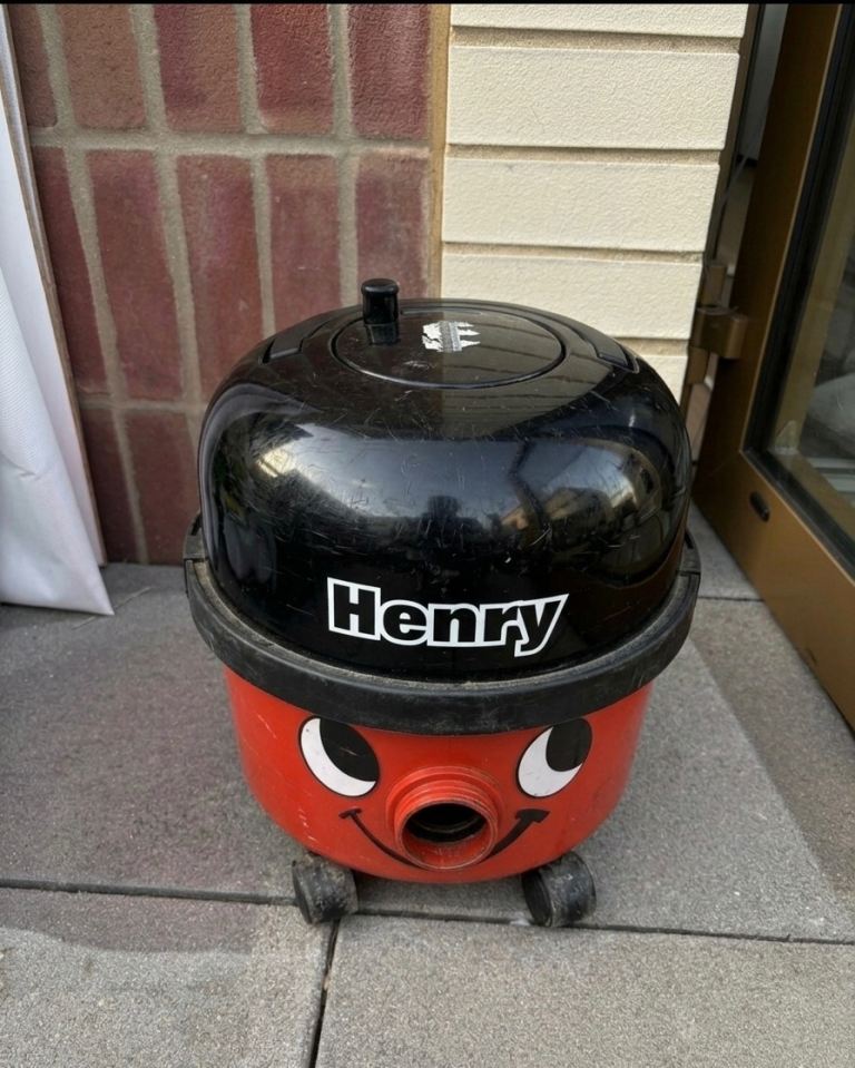 Henry Vacuum Cleaner 