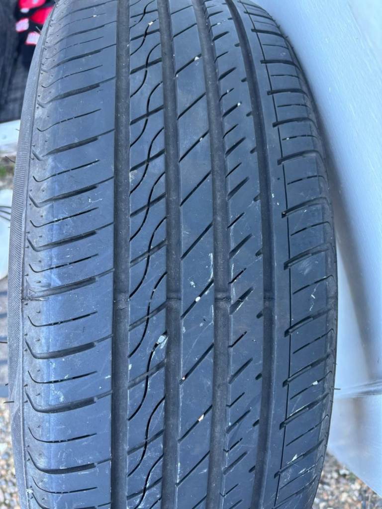 Roadmarch tyre 195/55