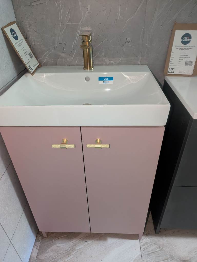 Bathroom unit with basin