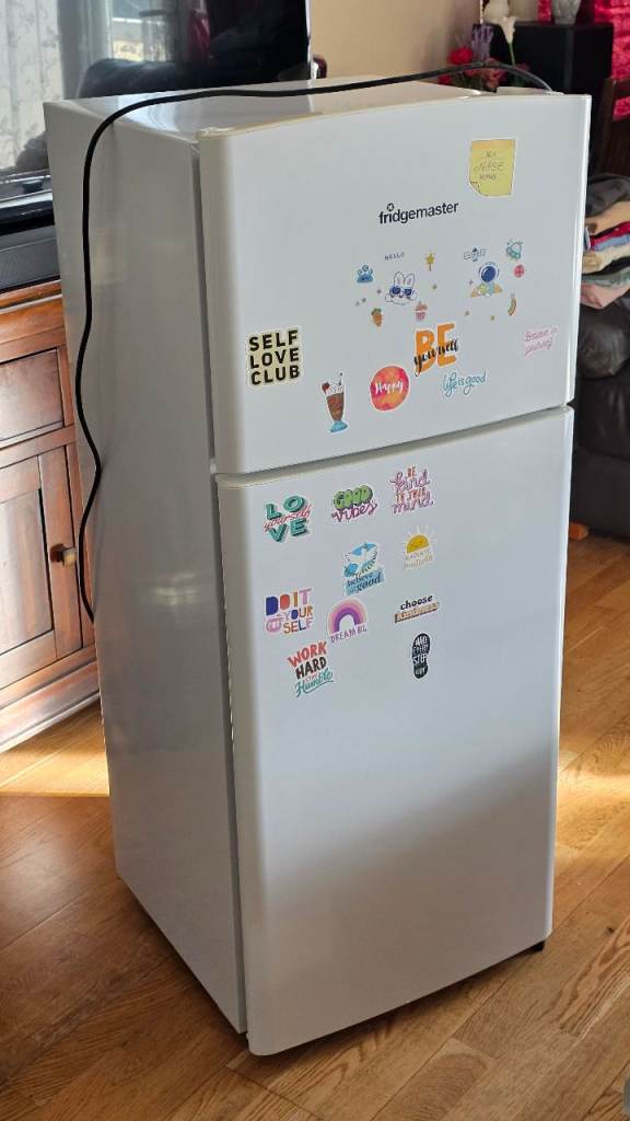 Fridgemaster MTM48120 Compact Fridge Freezer and accessories- Excellent Condition & Fully Working