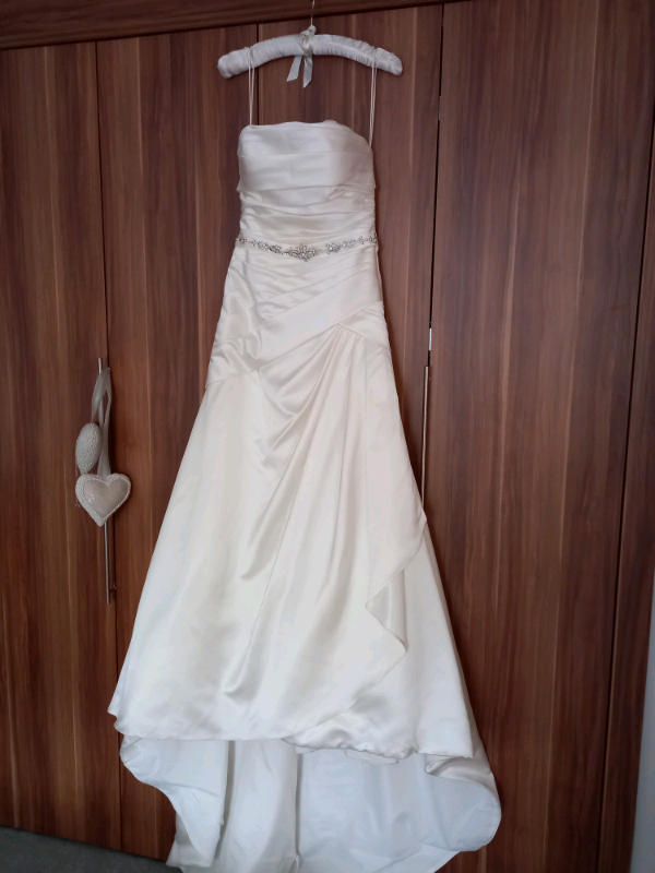 Andrew Harker Cleo wedding gown size 10.Purchased from Berketex