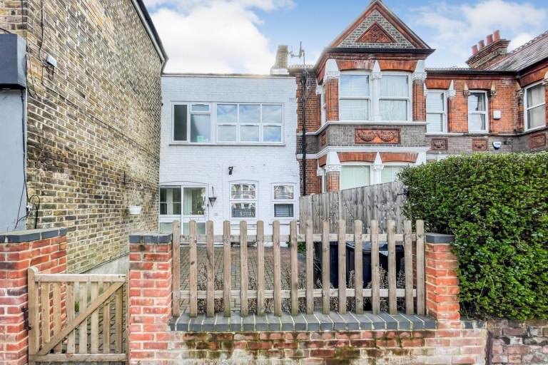 Two Bedroom first floor on Offer £1,650
