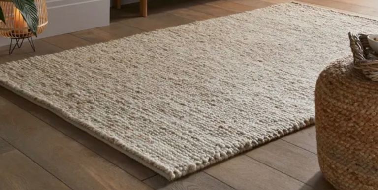 Wool pebble rug brand new and still in packaging.