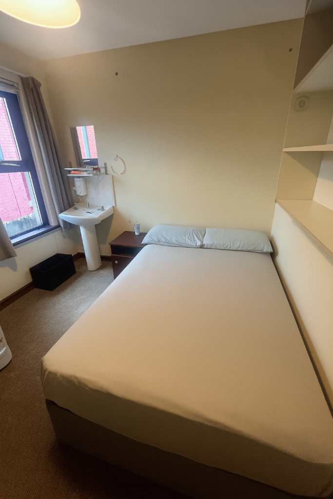 Double bed Room in Stranmillis