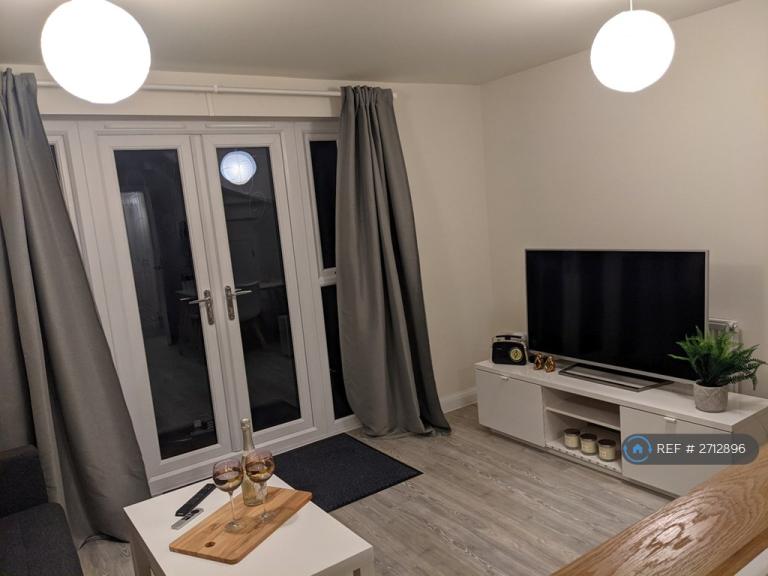 1 bedroom in Coaley Drive, Eagle Farm South, Milton Keynes, MK17 (#2712896)