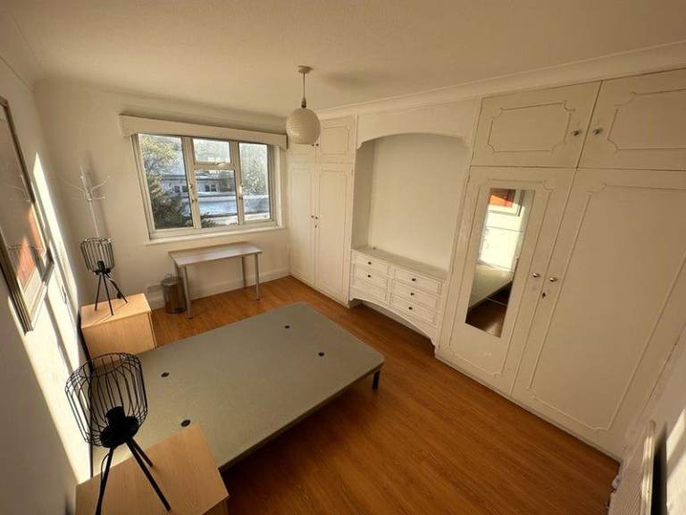 🏝️ Shared Rooms 🎉 London 🏠