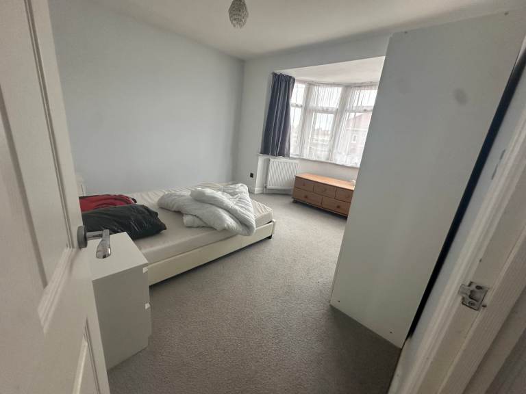 3/4 BEDROOM HOUSE PARTLY FURNISHED WITH GARDEN IN KENTON FOR RENT 