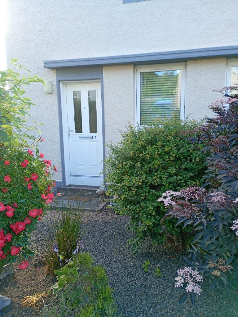 3 bedroom semi-detached house 