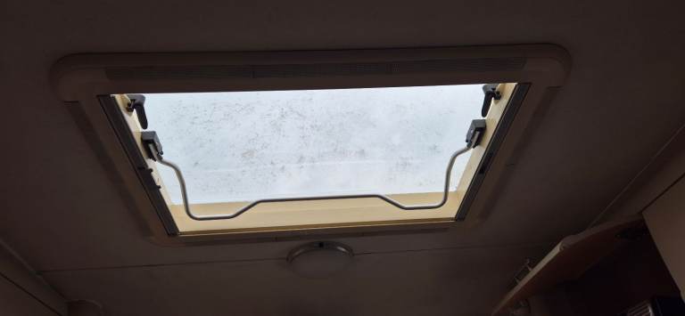 HEKI 2 rooflight with blind and flynet for caravan, motorhome camper 900mm x 600mm.