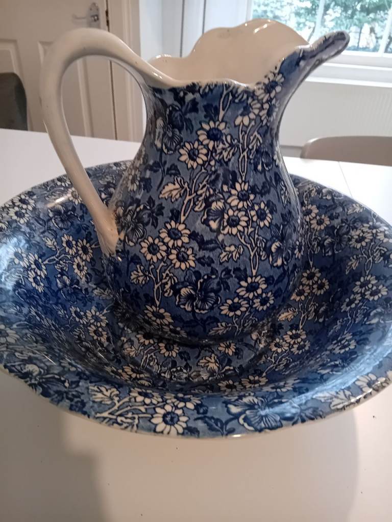  Lovely blue and white floral vintage pitcher jug and wash bowl