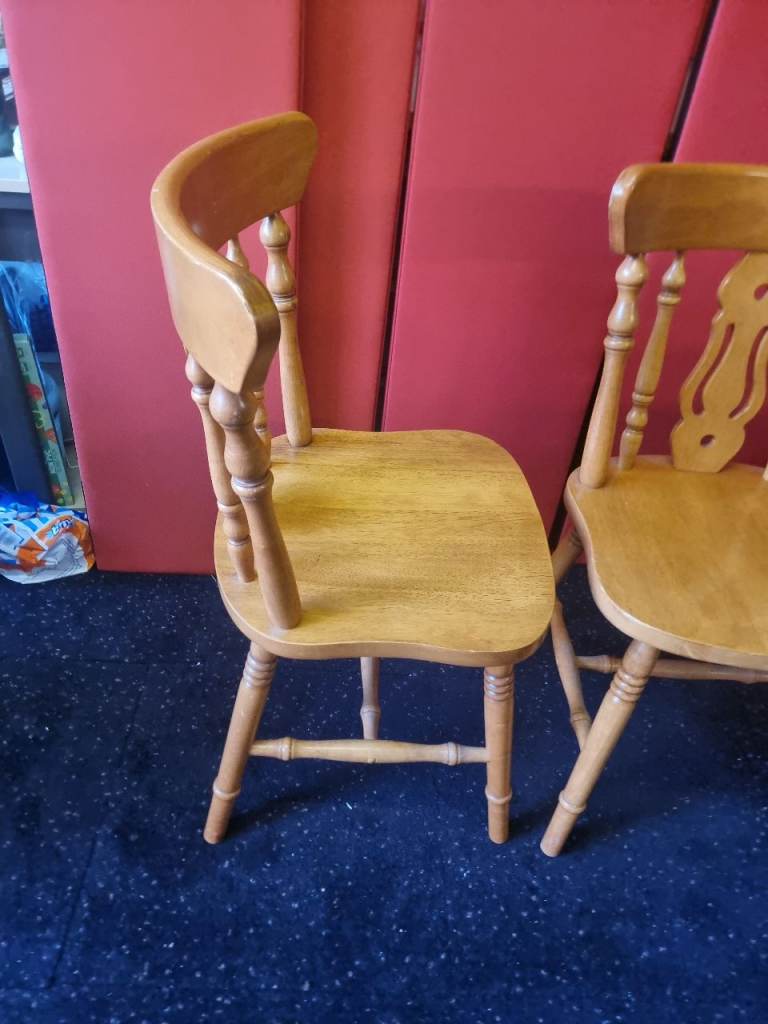 Pair of Julian Bowen Solid Oak  Fiddleback Dining Chairs 2 Farmhouse Chairs  Read Description 