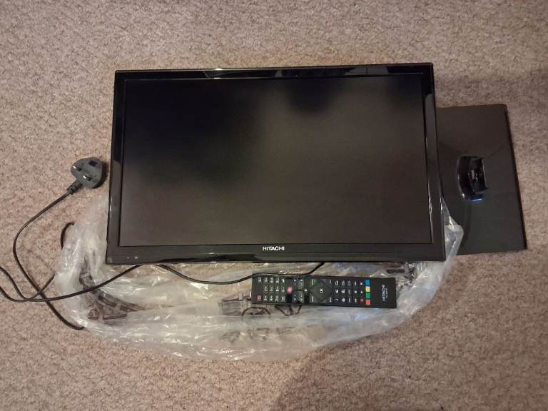 Hitachi Black 22” HD TV DVD Combi 22HB11J06U with Remote & Stand