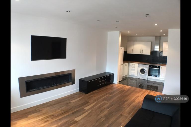 1 bedroom flat in Nags Head Road, Ponders End, Enfield, EN3 (1 bed) (#3025646)