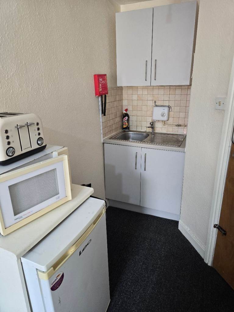 Deepdale Bedsit