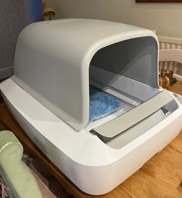 Petsafe Self- Cleaning Litter Tray New in Box