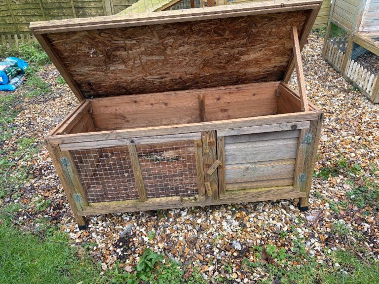 Guinea pig hutch
