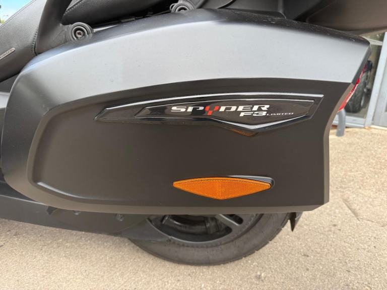 2022 Can-Am Spyder F3 Limited 1330cc 6 speed semi automatic trike