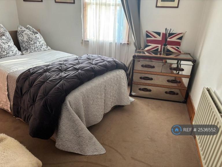 image for 1 bedroom in Glycena Road, London, SW11 (#2536552)