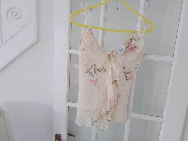 Top By Lipsy Brand New Pretty Floral Detail Size 10-12 