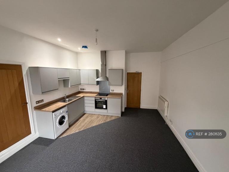2 bedroom flat in Eastgate Street, Gloucester, GL1 (2 bed) (#2801135)