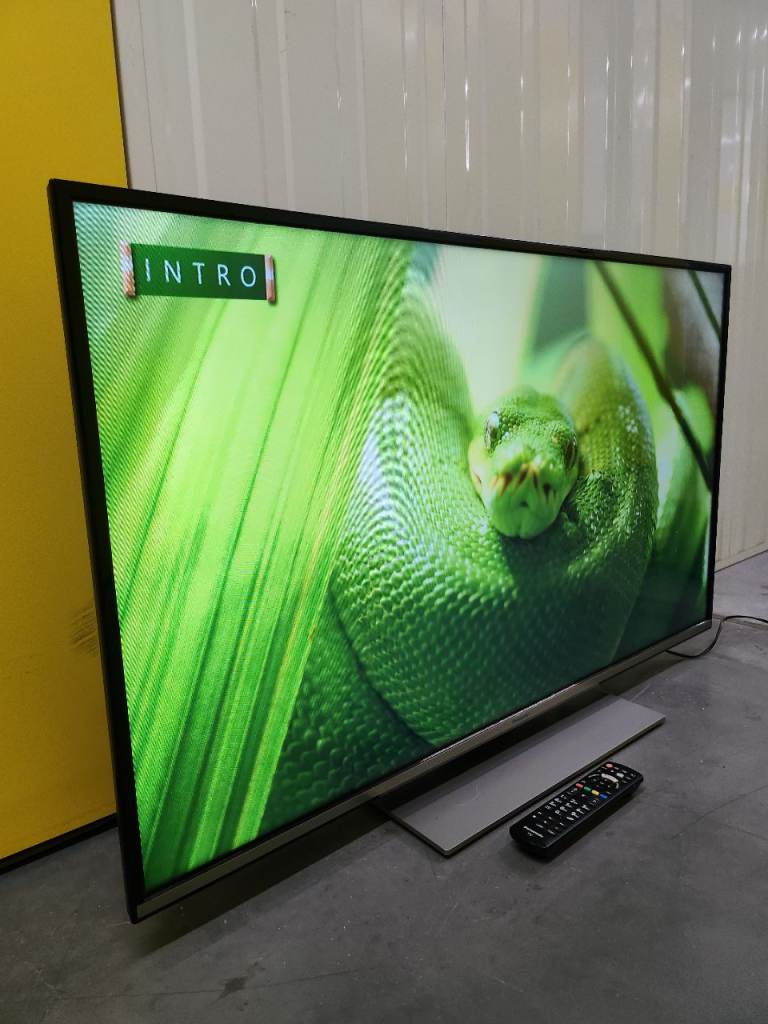 Exceptional 50" Panasonic 4k Smart Ultra UHD LED WiFi TV with Stand and Remote £160