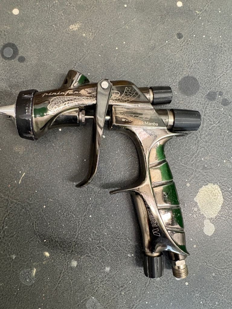 Anest Iwata WS-400 Black Mamba spray gun 