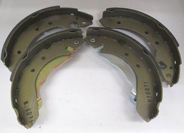 Set brand new Austin Rover MG Montego Maestro rear brake shoes