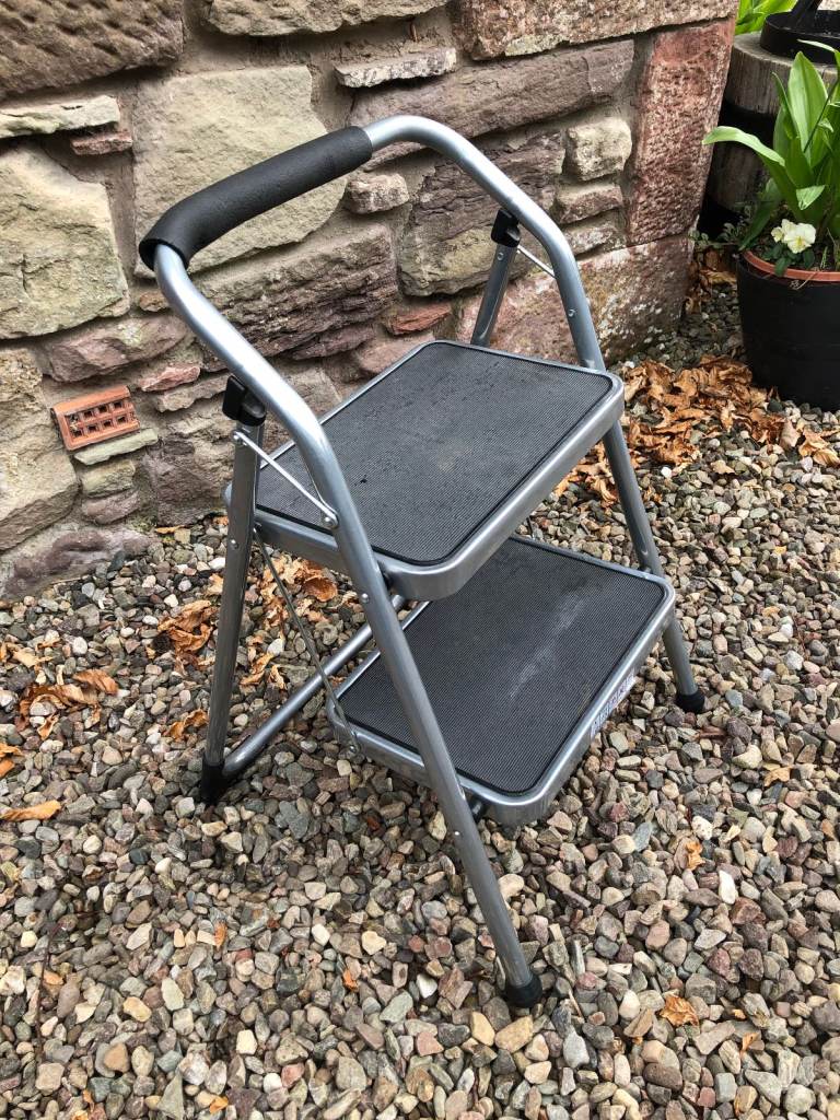 2 Step Stepladder, good condition, (O)