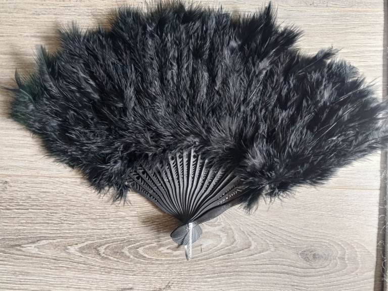 Black Feather Handheld Folding Fan Vintage Fancy Dress Costume Party x2 available NEW