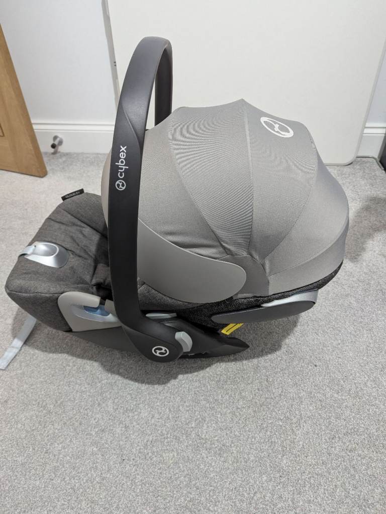 Cybex Cloud Z Plus Car Seat + Swivel Base + ISO fix + iCandy Adapters