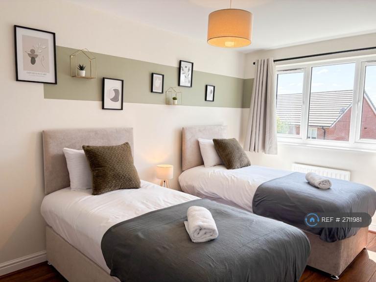 4 bedroom house in Edgewood Road, Manchester, M9 (4 bed) (#2711981)