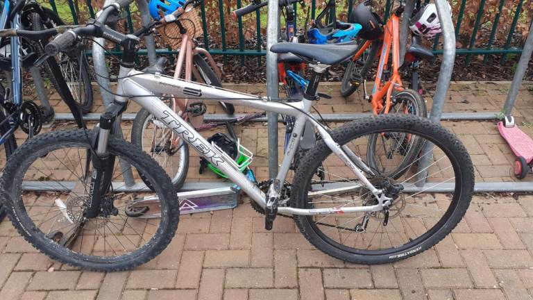 TREK Alpha  series 6500 hydraulic Disc brakes 27 speed 