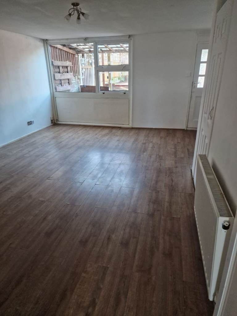 3 bed house to Let BB2 4NE