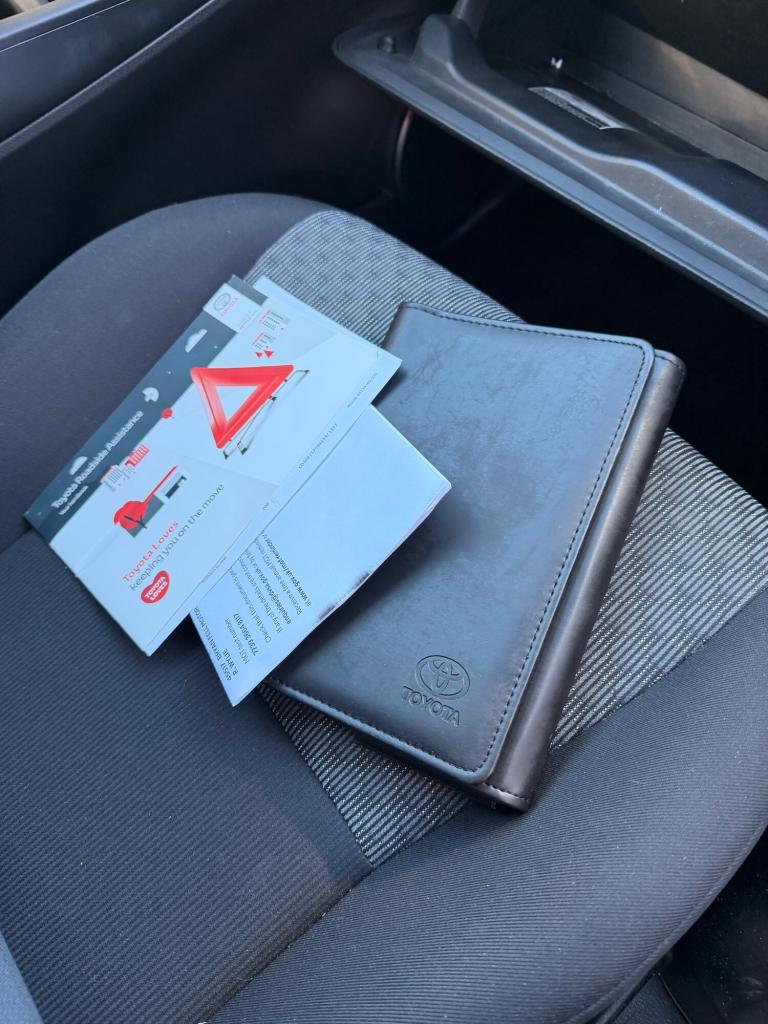 2015 Toyota Yaris 1.33 VVT-i Icon 5dr HATCHBACK Petrol Manual