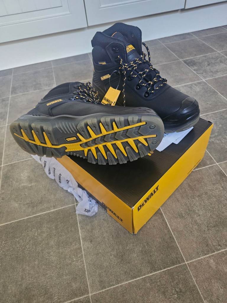 DEWALT. New labels attached size 10 