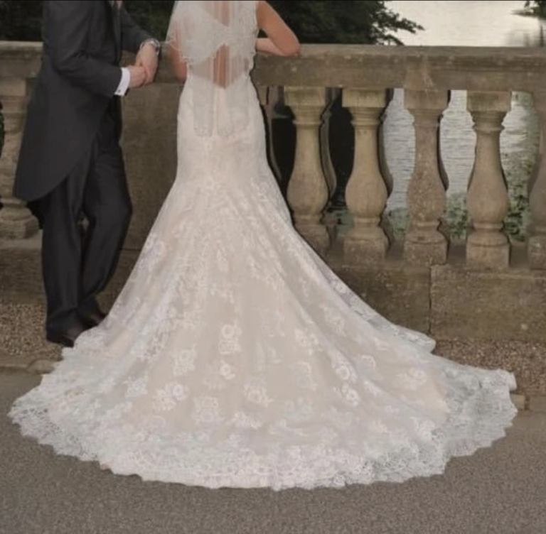 Ladies size 8-10 wedding dress 