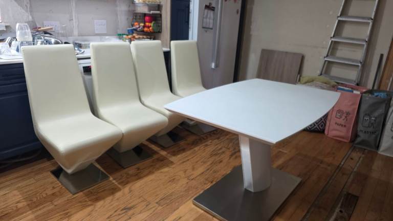 Dining Table RRP £950 Sterling home extending white GLASS 6 - 8 seater