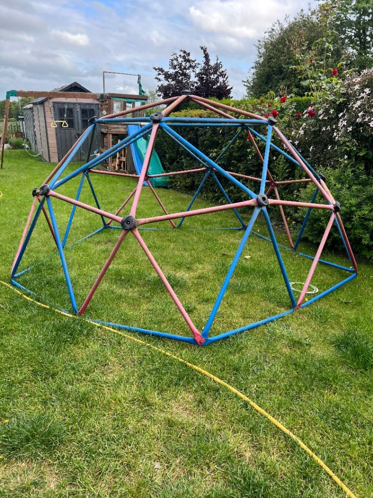 Children’s dome climbing frame